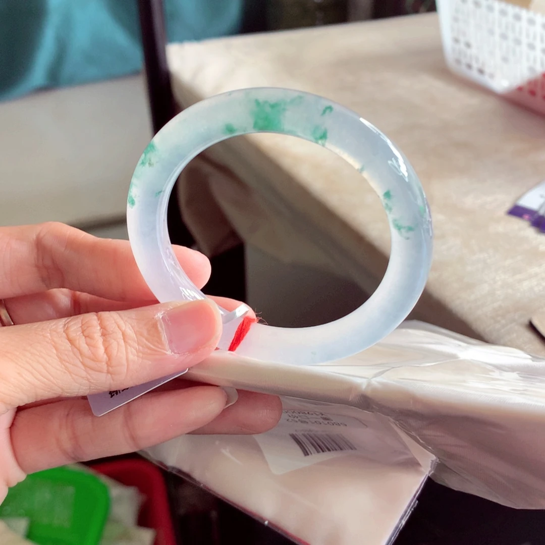 翡翠未镶嵌手镯（圆镯）52高冰玻炸光飘绿花毕业灯泡镯A