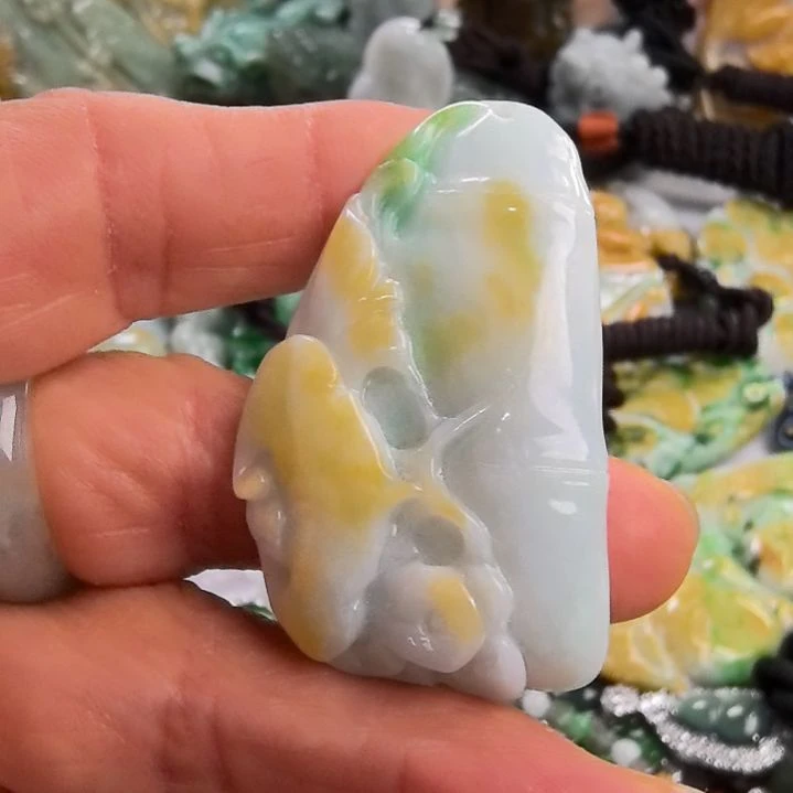 翡翠颈饰未镶嵌吊坠