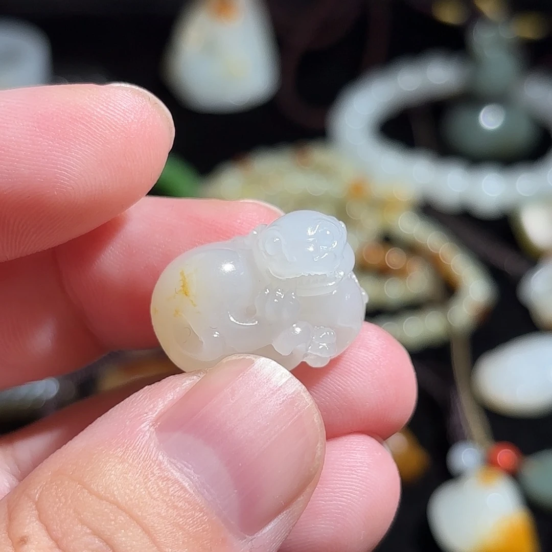 咕***哒和田玉未镶嵌挂件