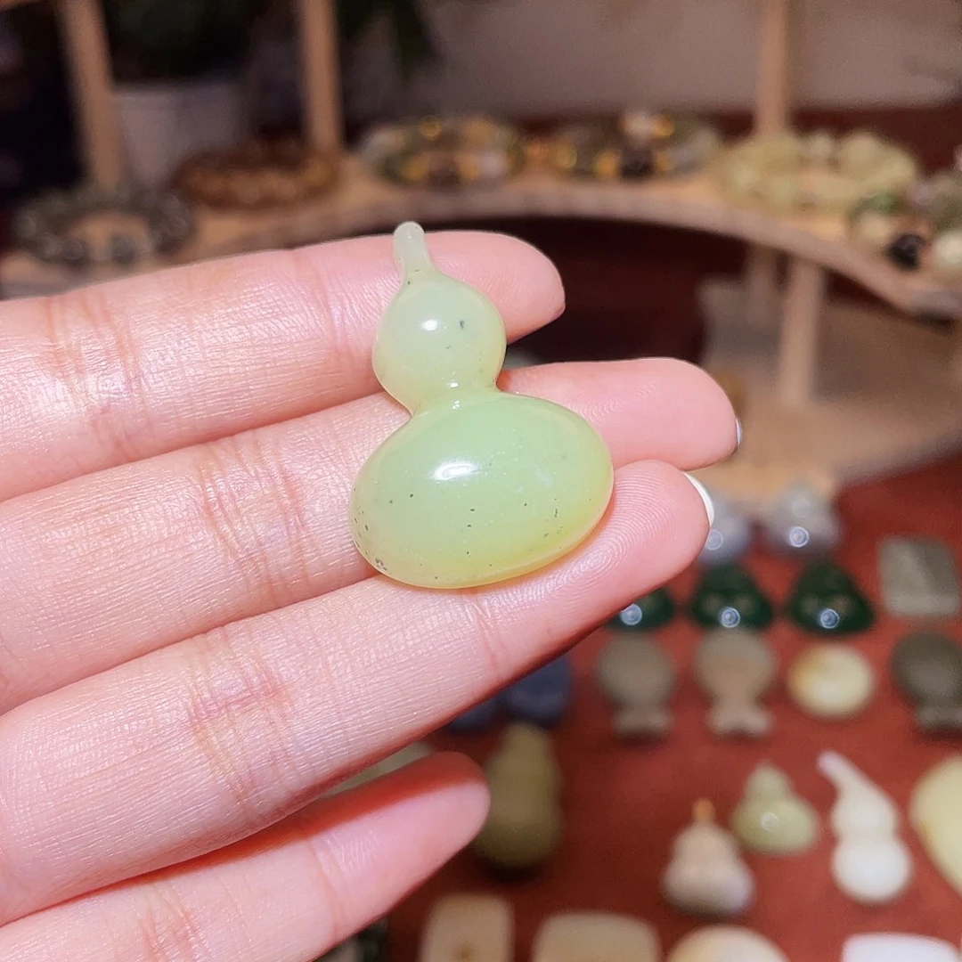 颈饰未镶嵌和田玉好*?