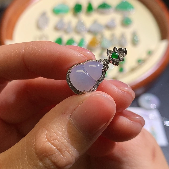 翡翠吊坠(不含链)18K金镶嵌