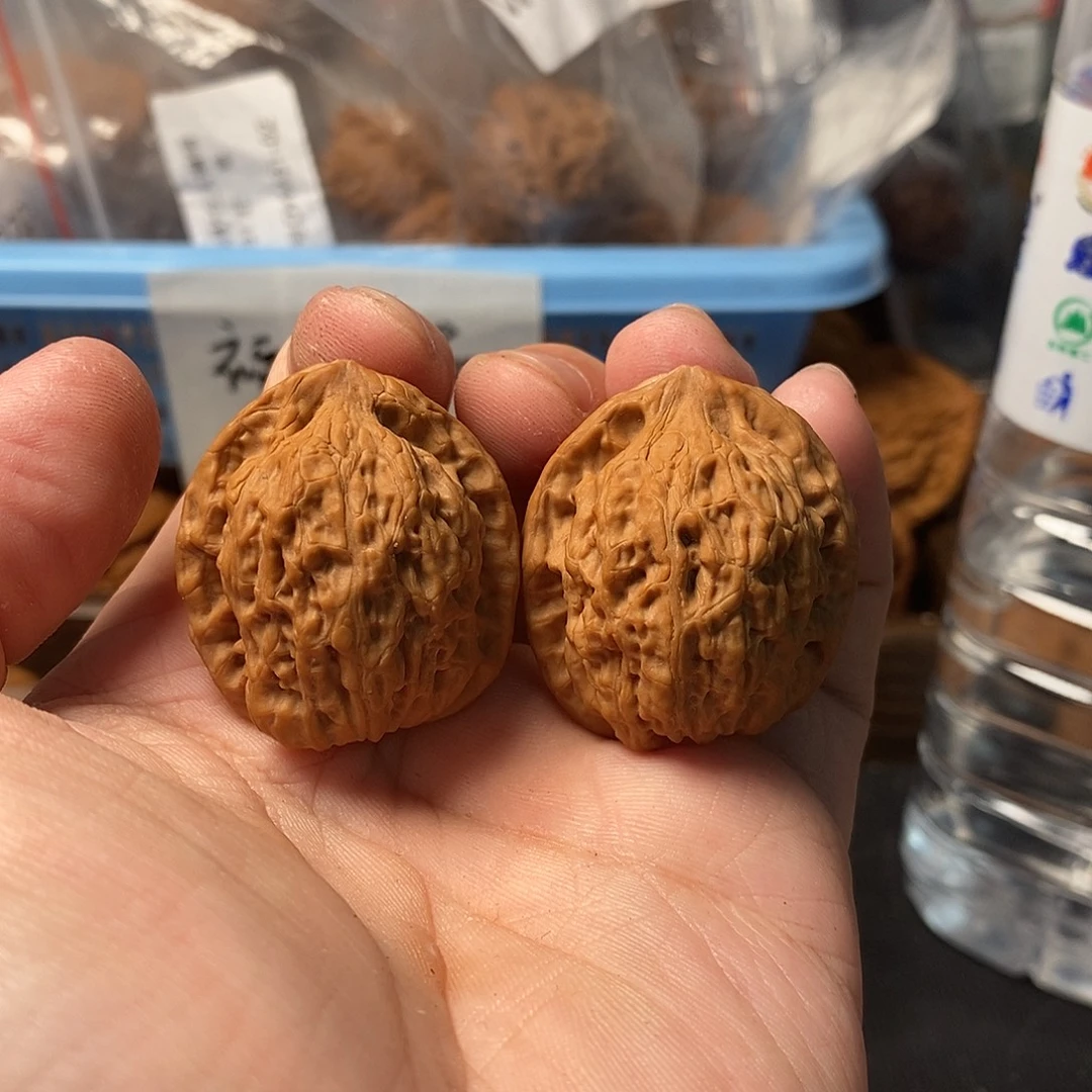 1文玩核桃黄崖关虎头32-480