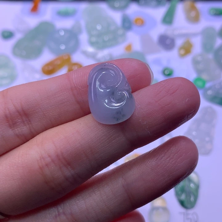 翡翠未镶嵌颈饰如意