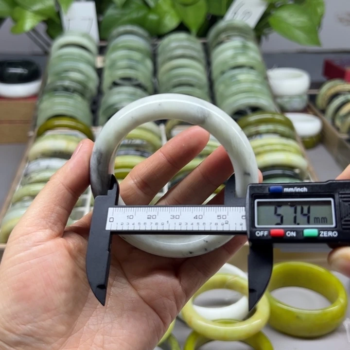 蛇纹石玉未镶嵌手镯47