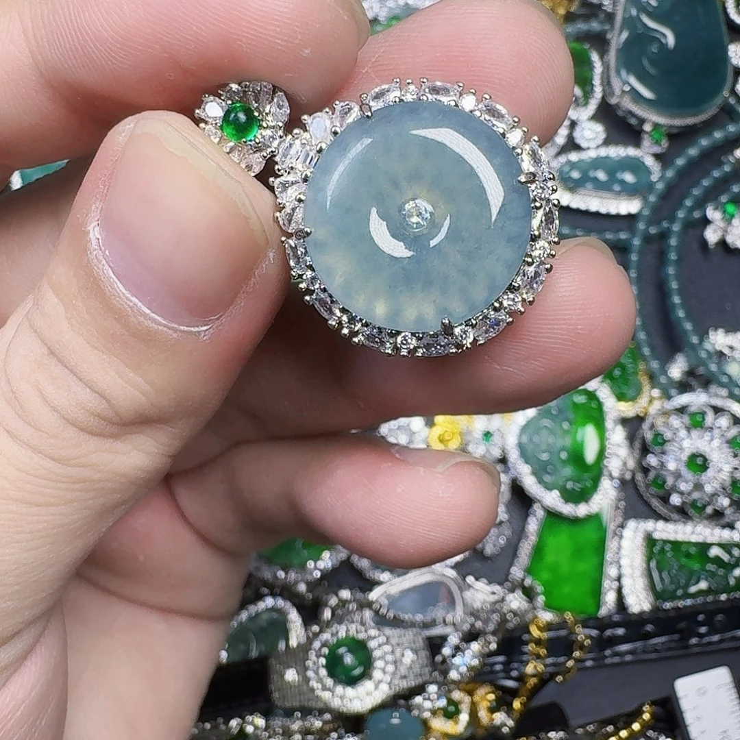 翡翠未镶嵌颈饰天然A货翡翠放漏