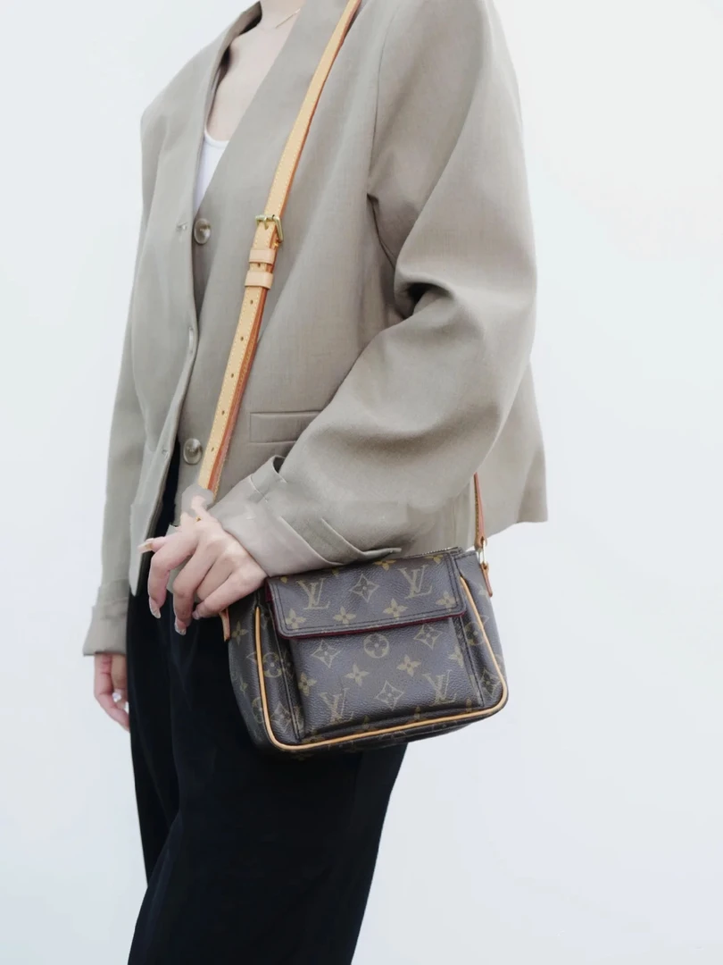 95新 LouisVuitton/路易威登 老花豆腐斜挎单肩包