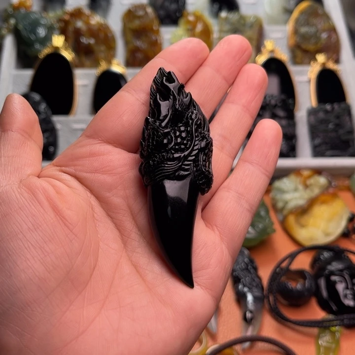 用***8蛇纹石玉未镶嵌颈饰