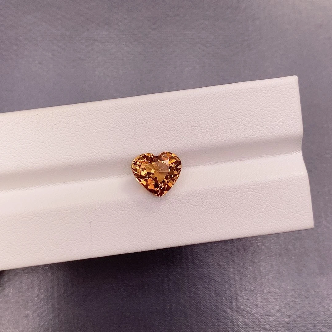 未镶嵌裸石碧玺3.68克拉