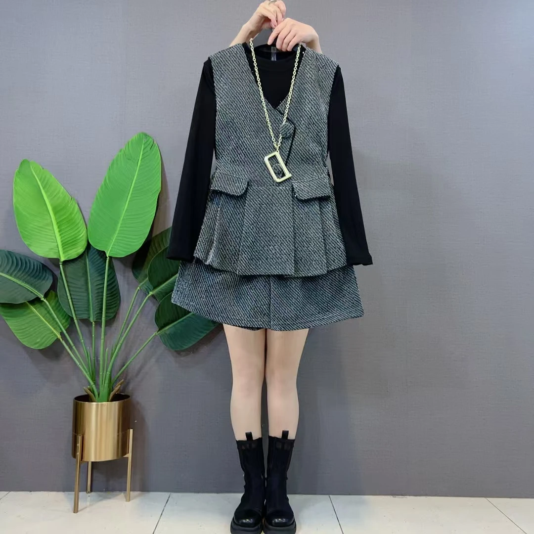 胖mm气质别致马甲百搭打底衫显瘦短裤三件套大码高级感时尚套装女