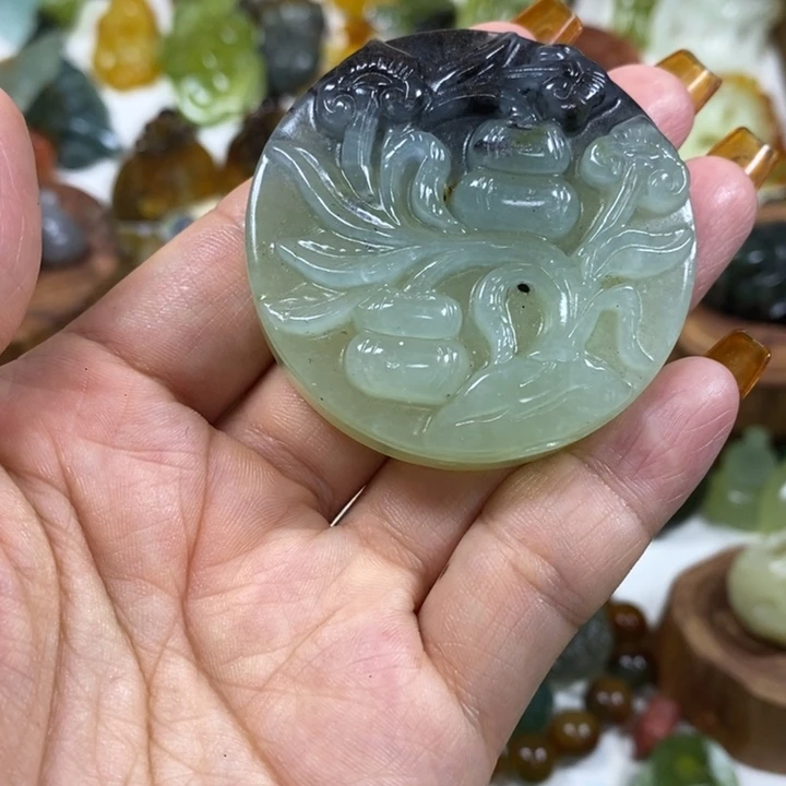 未镶嵌蛇纹石玉吊坠