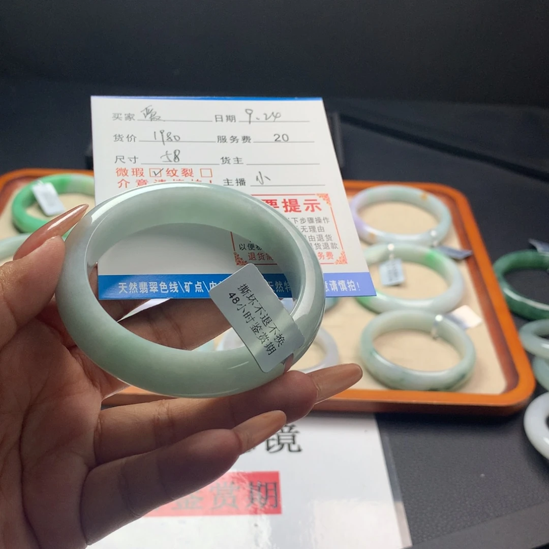 爱***头未镶嵌手镯（圆镯）翡翠