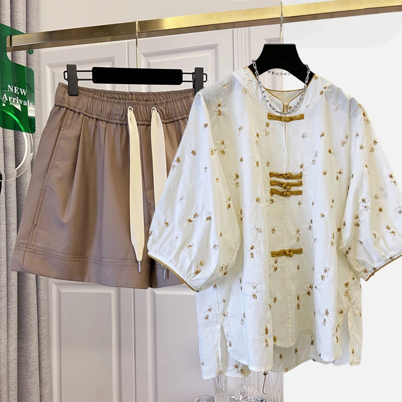 夏季高级感新款刺绣碎花盘扣衬衫女中袖套装+系带短裤时尚两件套