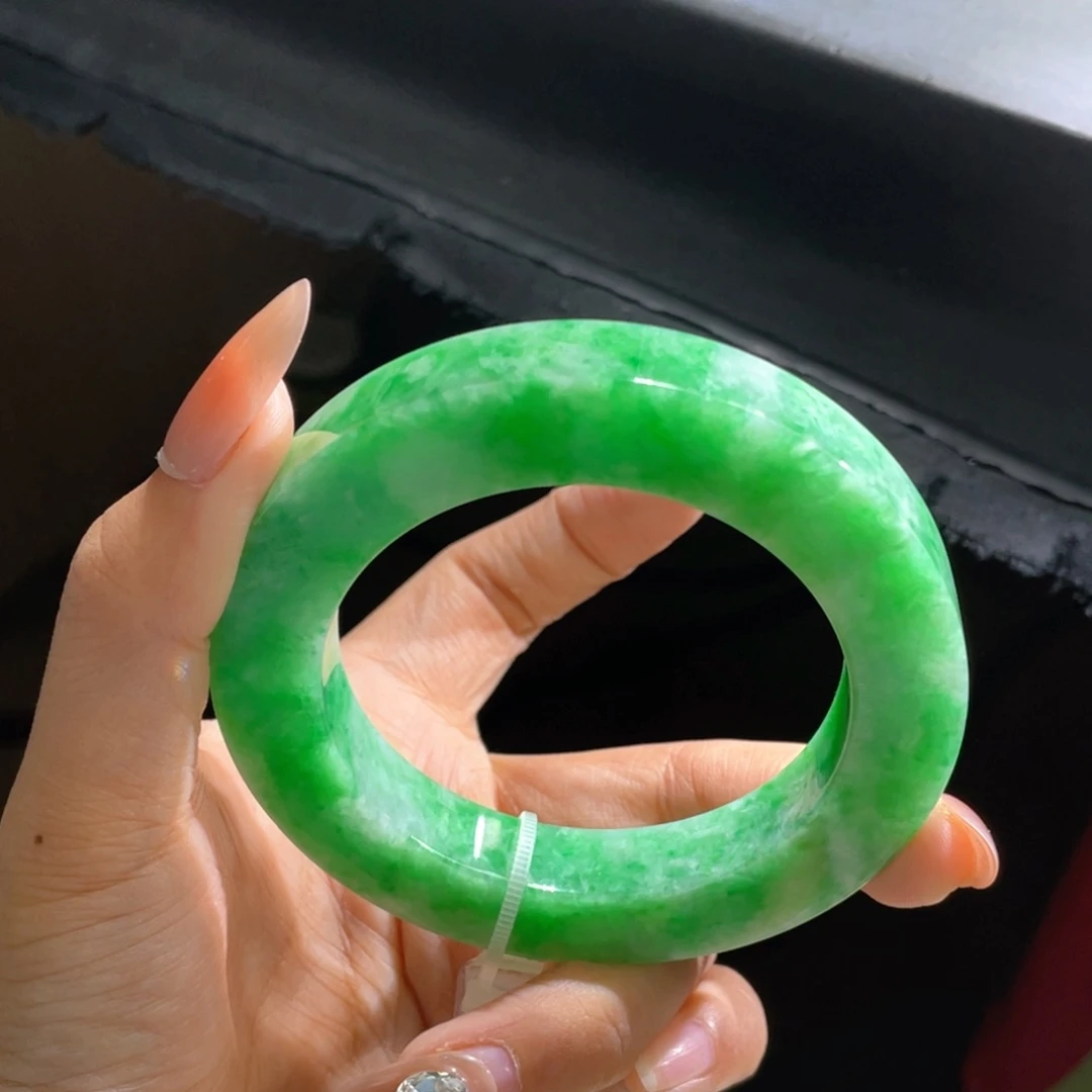 未镶嵌翡翠手镯定制翡翠