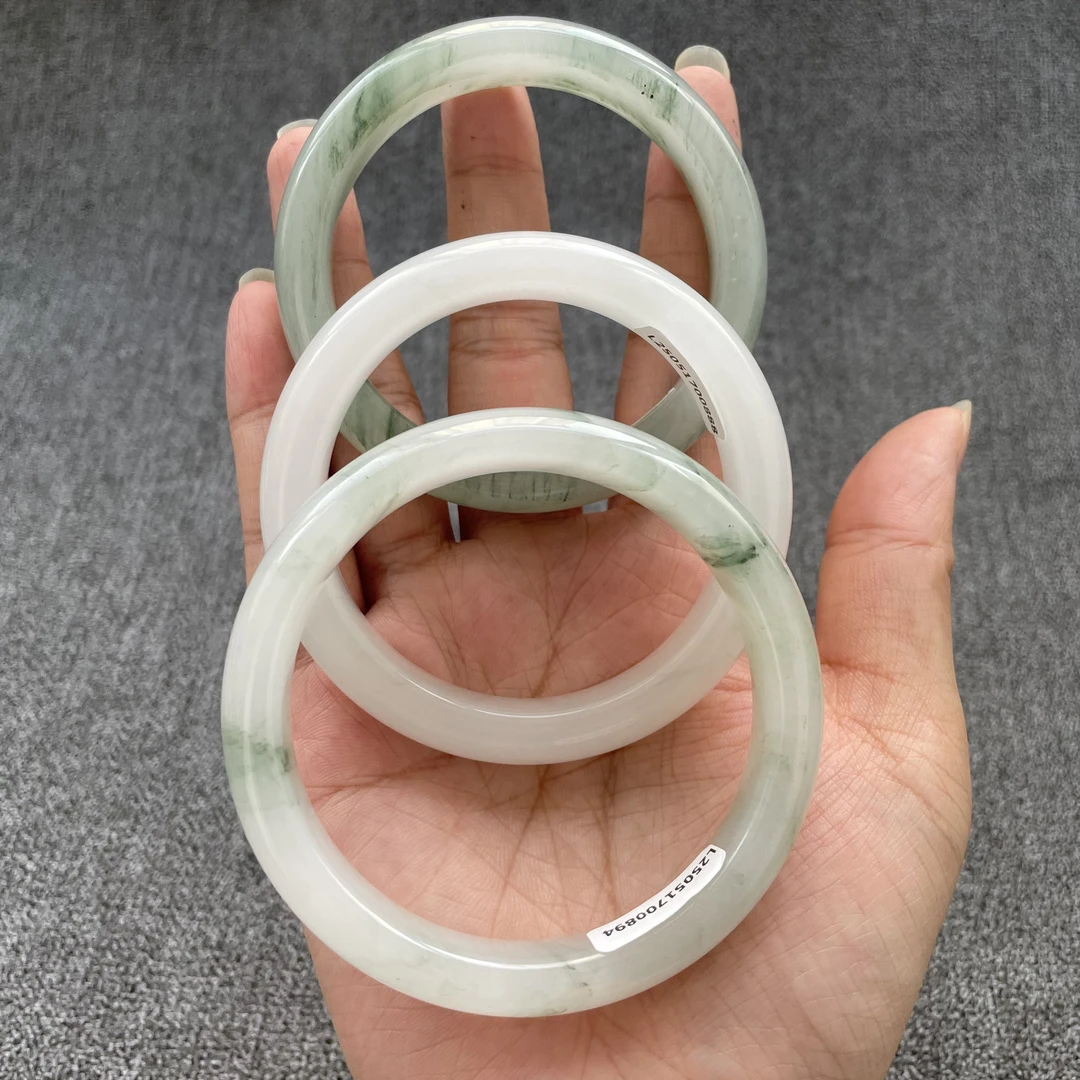 新疆天然天山翠手镯女款玉镯多样性发货（买一拍一）