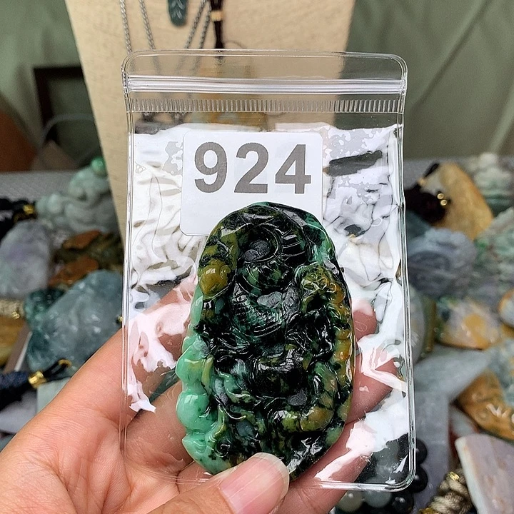 翡翠未镶嵌颈饰蓝**雨翡翠