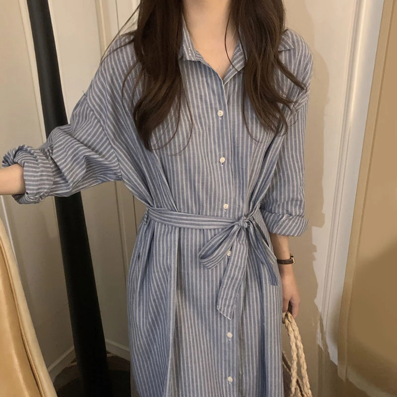 早秋小众慵懒风翻领单排扣系带收腰长袖条纹衬衫式气质时尚连衣裙
