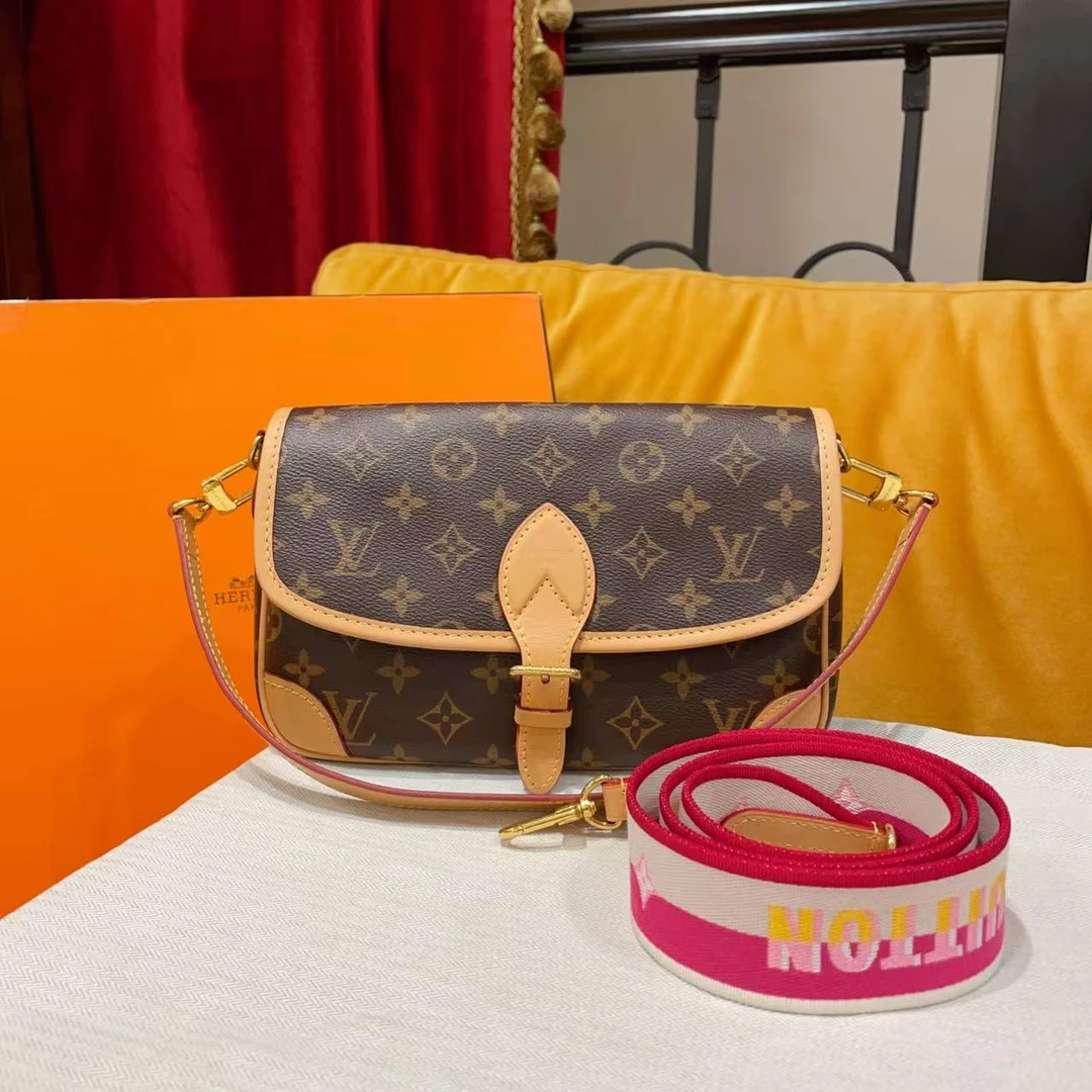 95新 LouisVuitton/路易威登 GGS萌萌丨法棍粉肩带老花/81653614