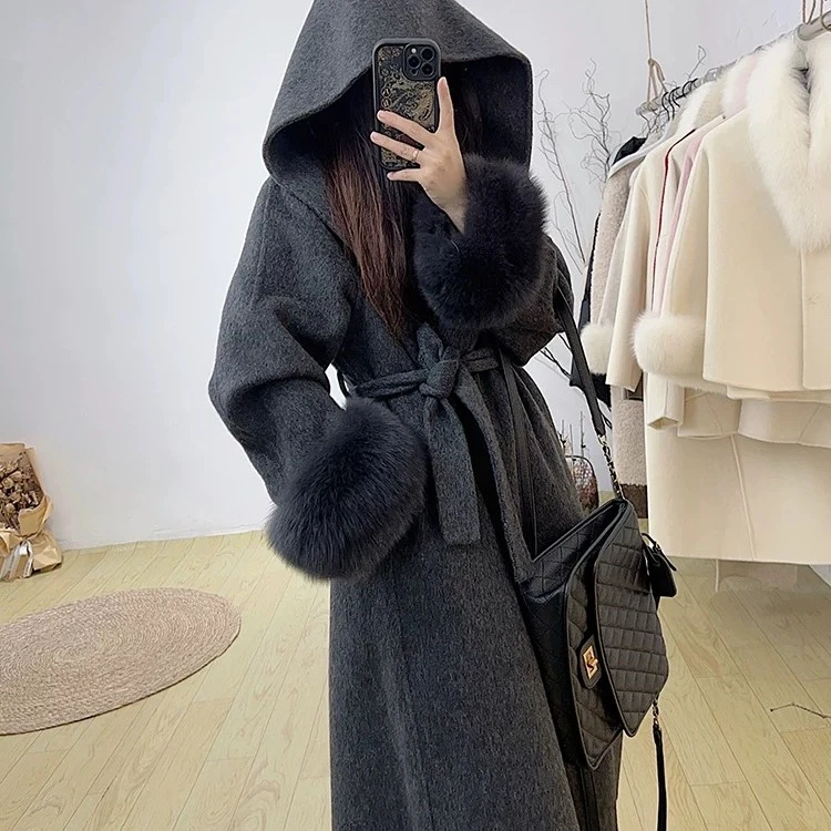 长款连帽系带毛毛袖彰显独特气质毛呢外套