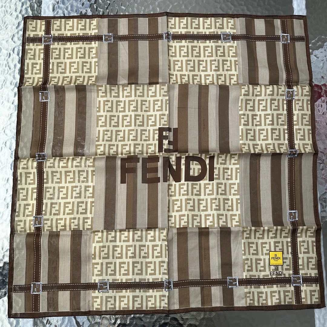 99新 FENDI/芬迪 FENDI女士咖色格子老花方巾155841