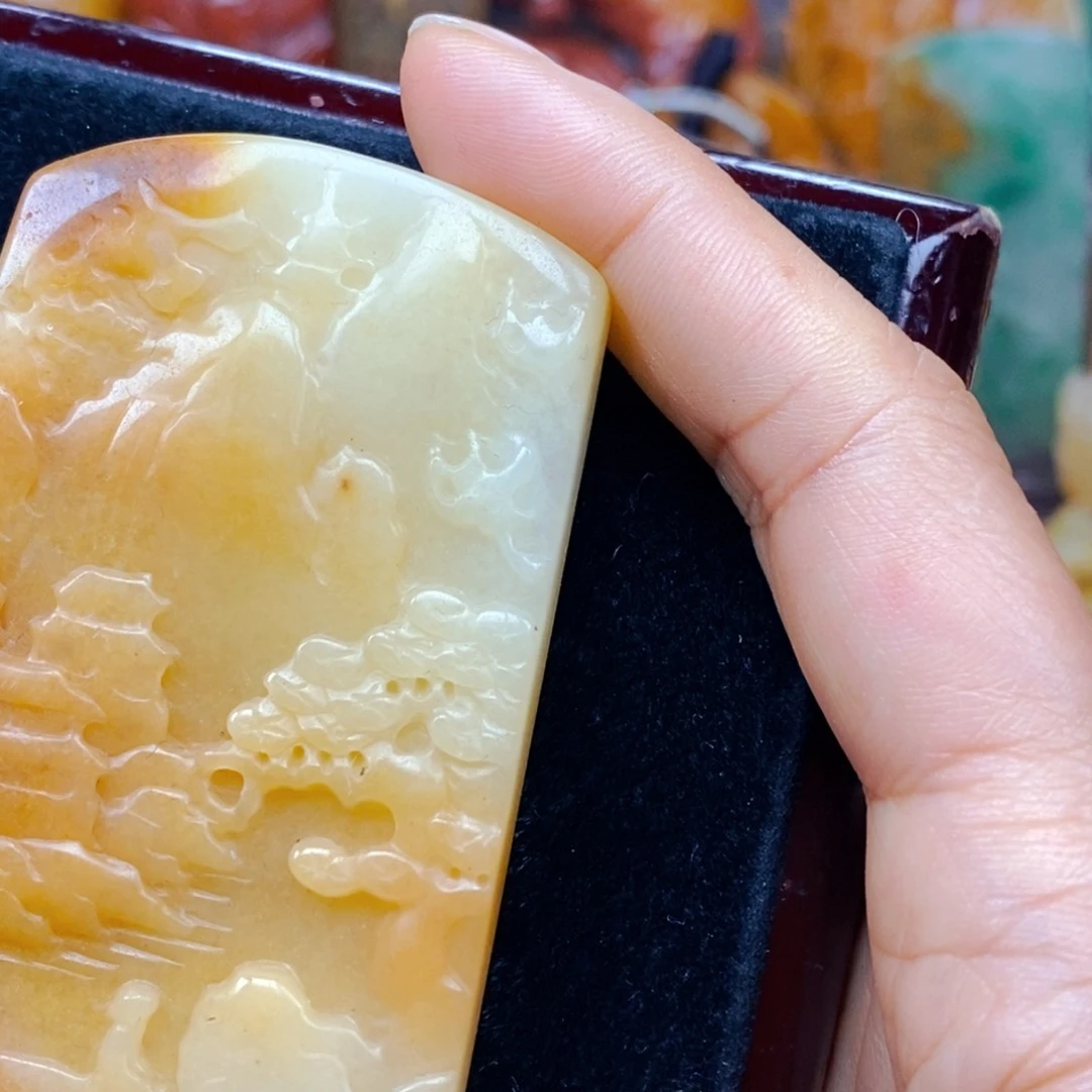 石英质玉（黄龙玉）未镶嵌颈饰