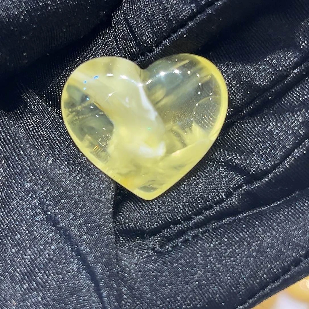 琥珀未镶嵌颈饰爱心