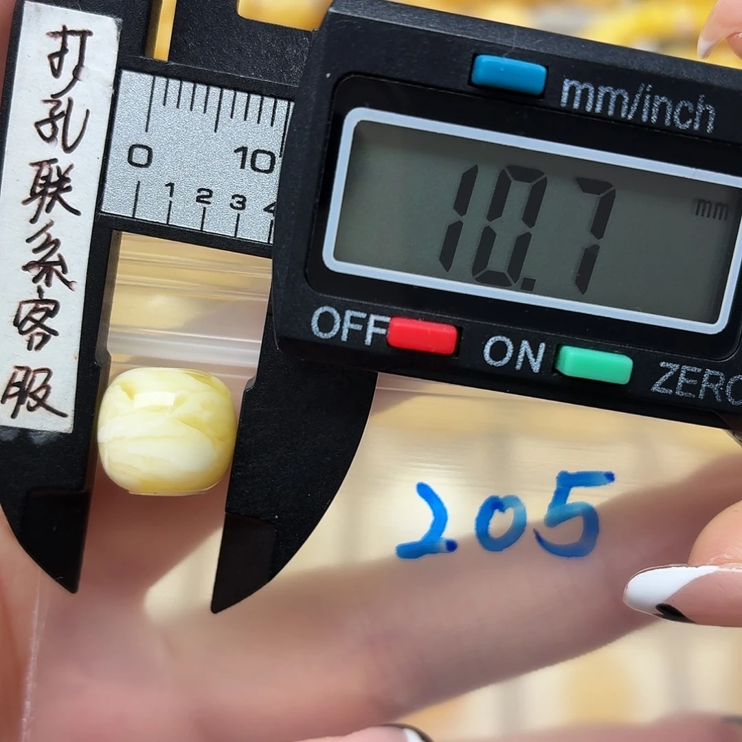 昵***置蜜蜡未镶嵌裸石蜜蜡