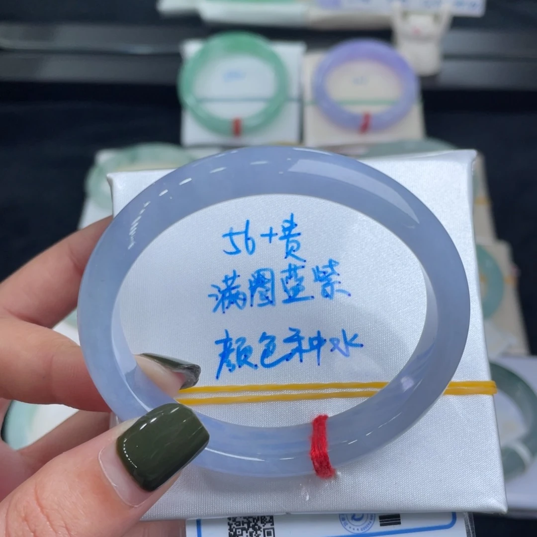 翡翠手镯未镶嵌翡翠手镯