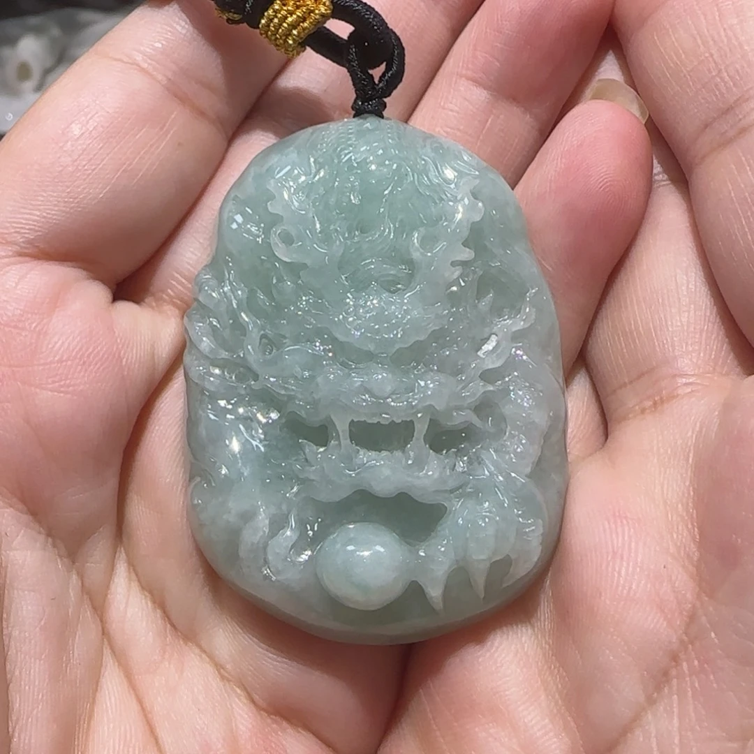 颈饰未镶嵌翡翠。。
