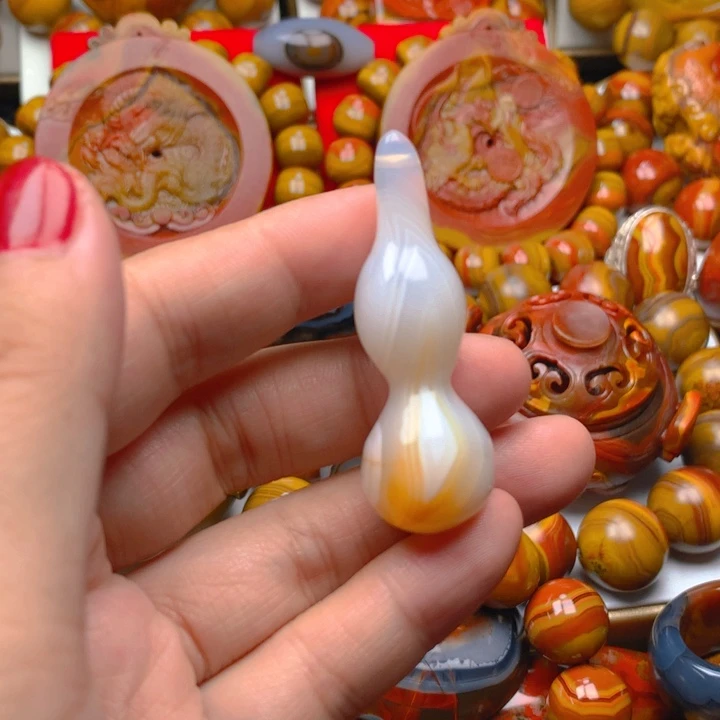 玛瑙/玉髓未镶嵌吊坠雕刻