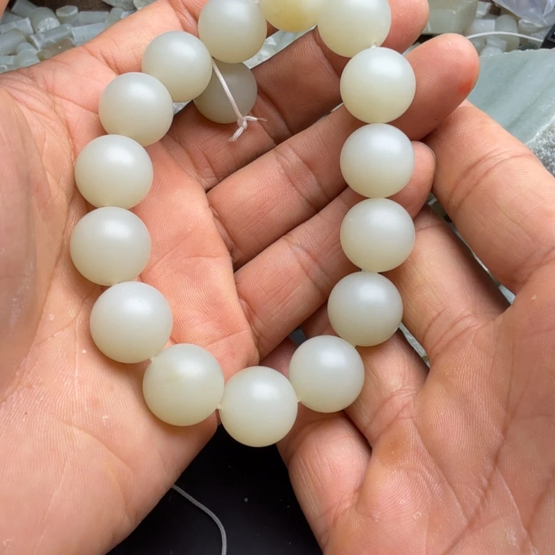 爱***语颈饰未镶嵌和田玉