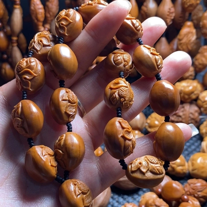 吊坠橄榄核浮雕金鱼