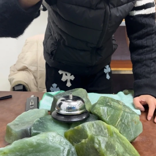 ****y蛇纹石玉未镶嵌原石