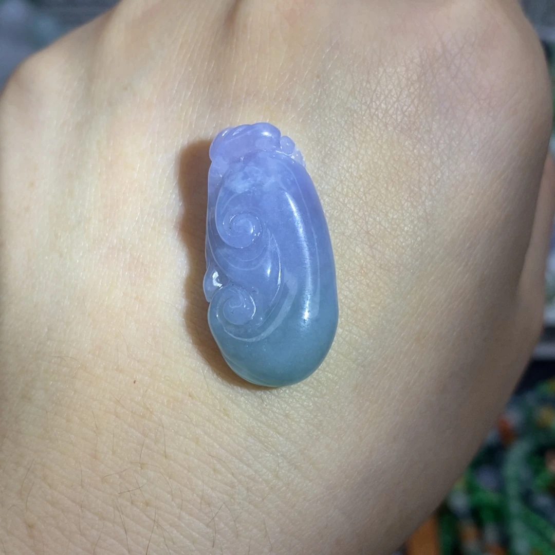 翡翠未镶嵌颈饰如意