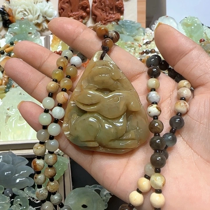 蛇纹石玉未镶嵌吊坠