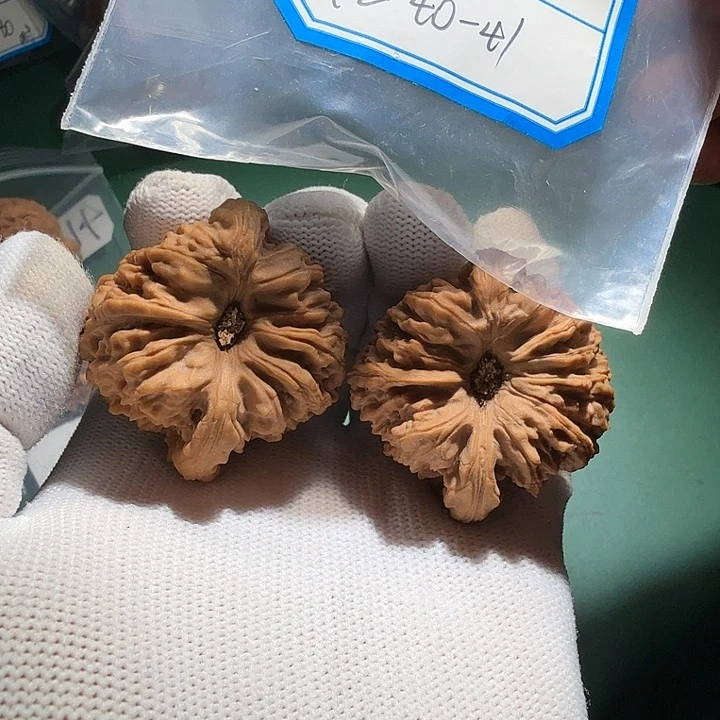 B***u吊坠文玩核桃35号拉丝大凹
