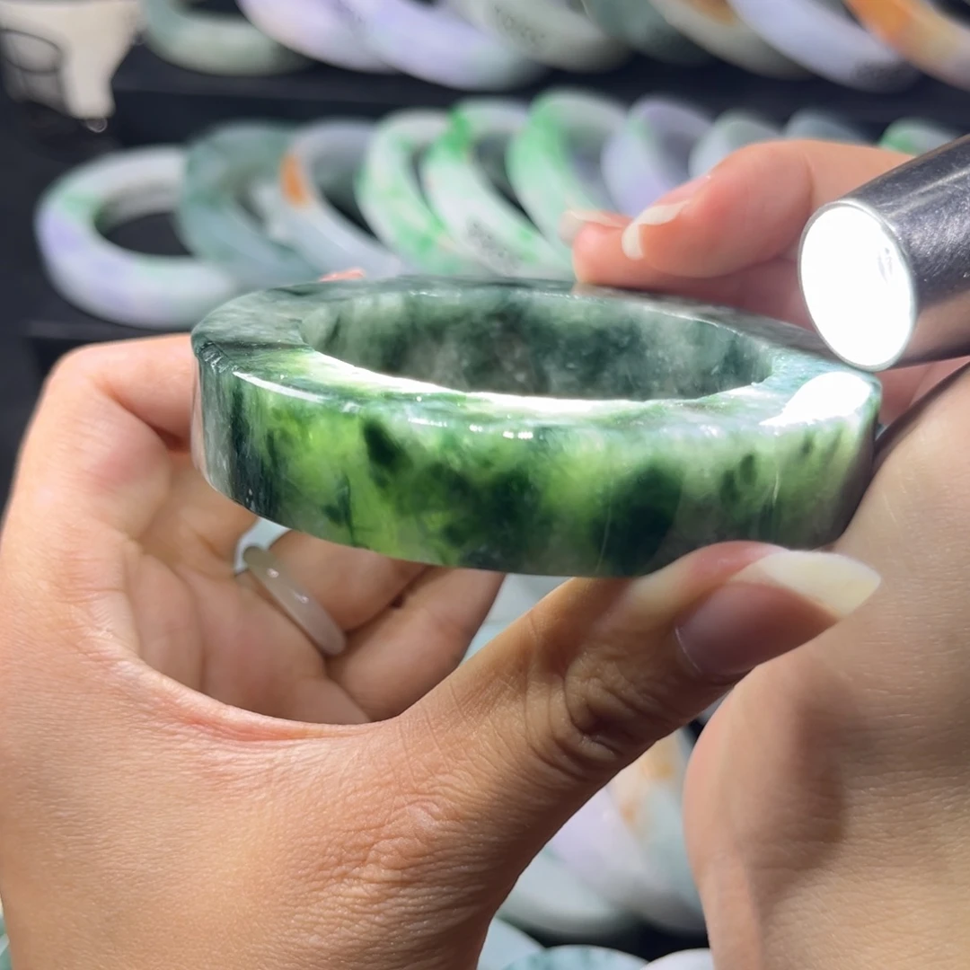 定制翡翠未镶嵌天然翡翠手镯