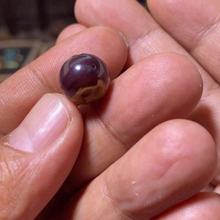 琥珀裸石未镶嵌配饰