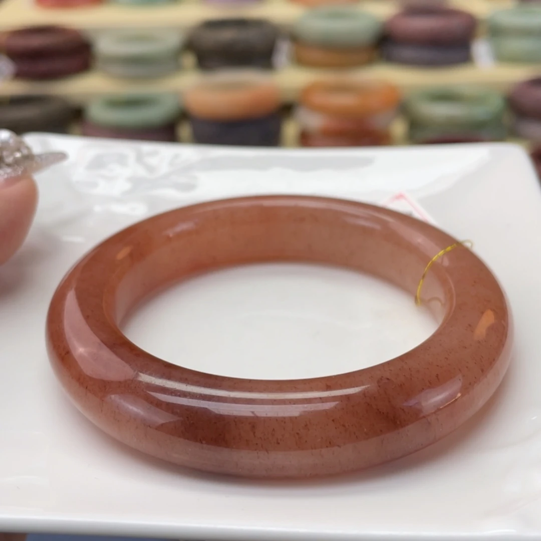 【闪购商品】石英质玉手镯未镶嵌大**乔