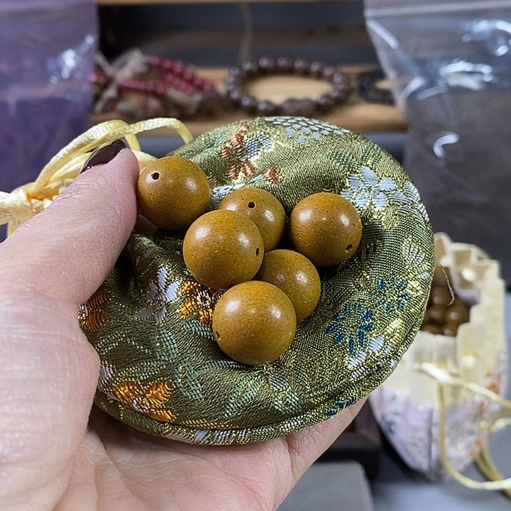 泥塑娅**达瑕疵木樨1.5亚光香包