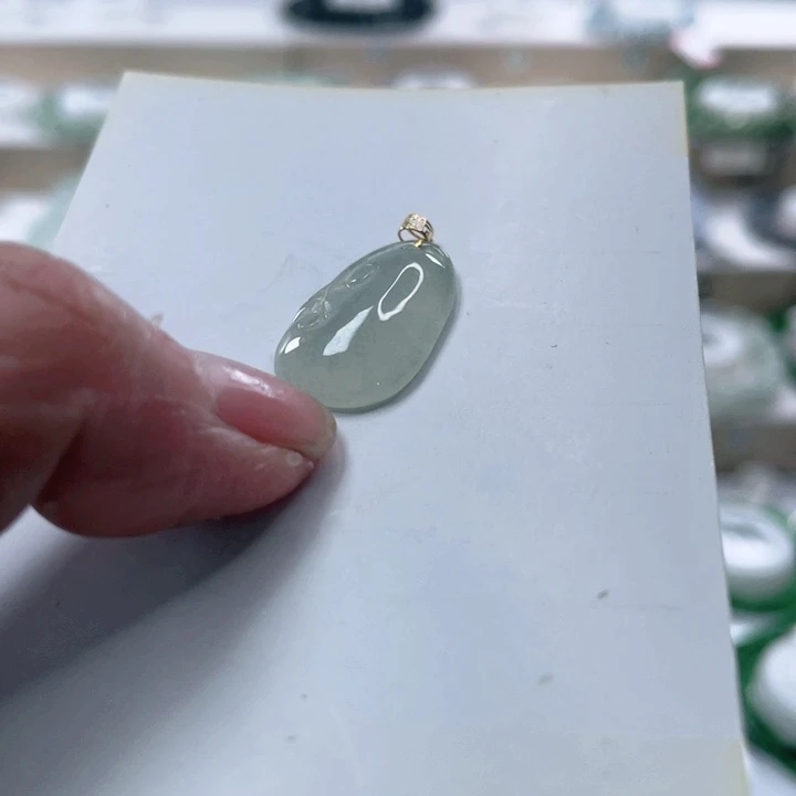 翡翠未镶嵌手链18 K金吊坠