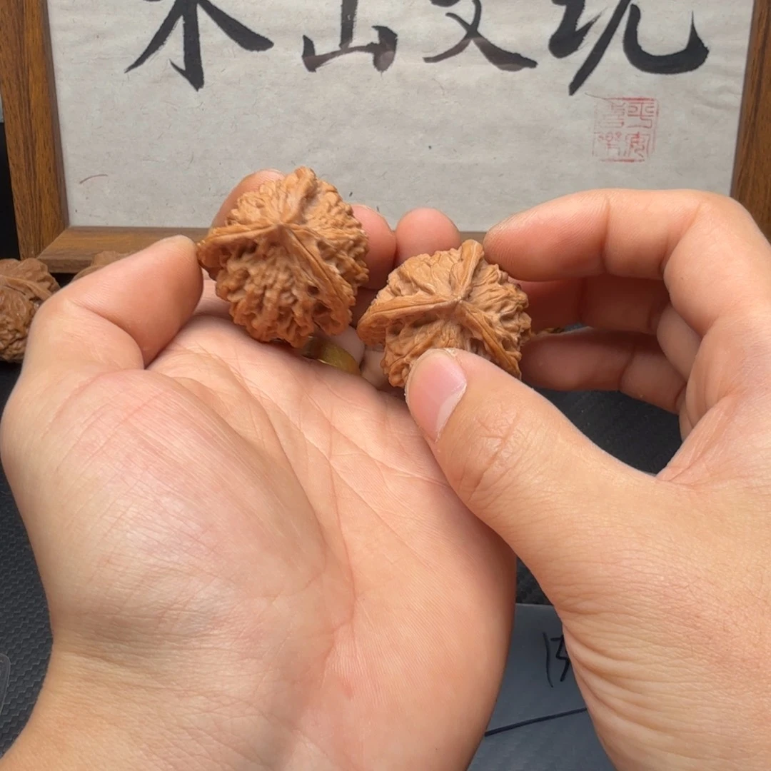 P***n文玩核桃吊坠盘山三棱138水尖