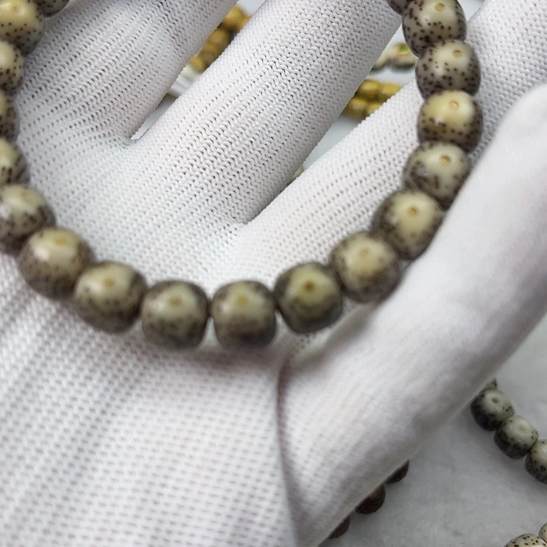 吊坠星月菩提玉化大眼睛