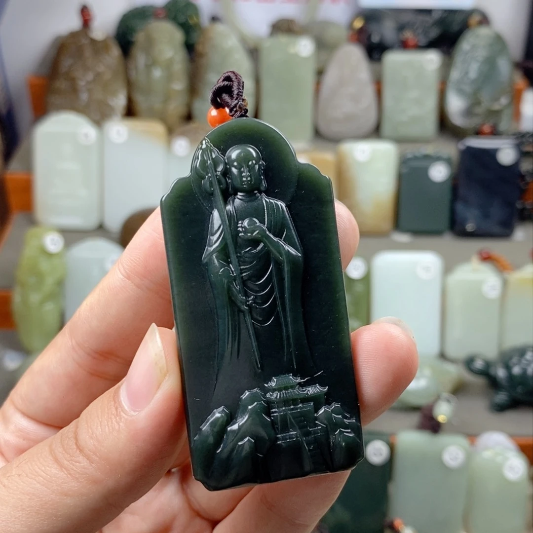 颈饰未镶嵌和田玉（青玉）