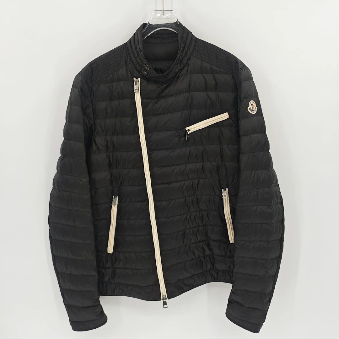 99新 MONCLER 蒙口  黑色斜纹拉链徽标刺绣羽绒服/3码/Sw24803