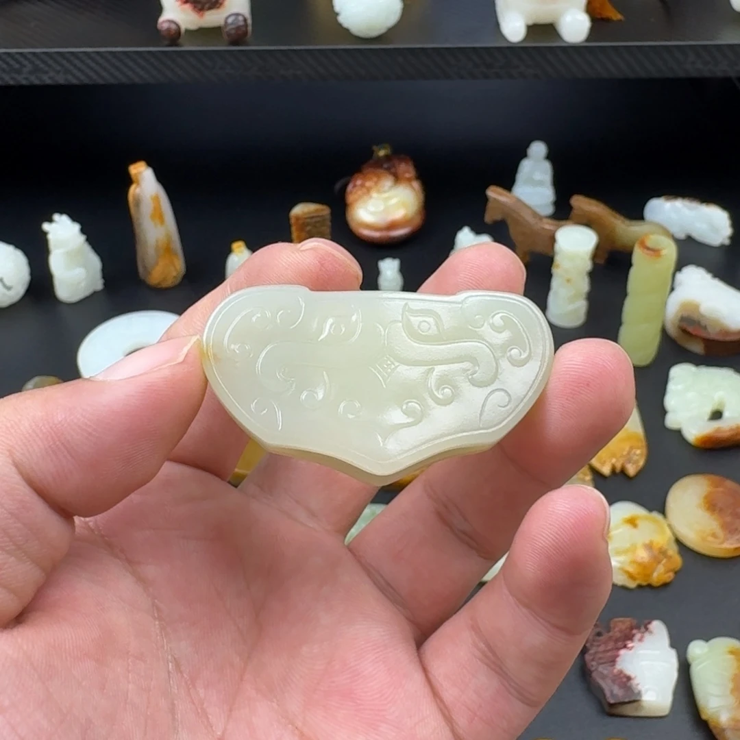 洗***心和田玉（糖玉）未镶嵌颈饰