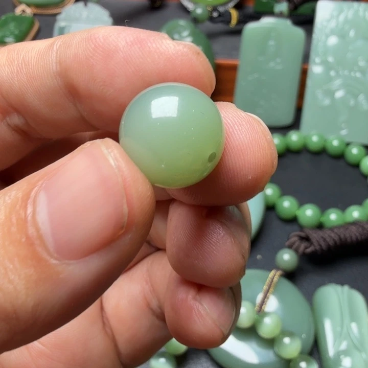 灯***暗和田玉未镶嵌颈饰