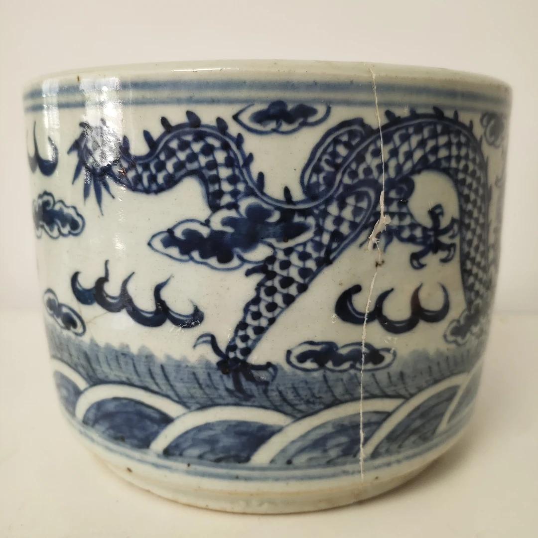 青花双龙戏珠香炉