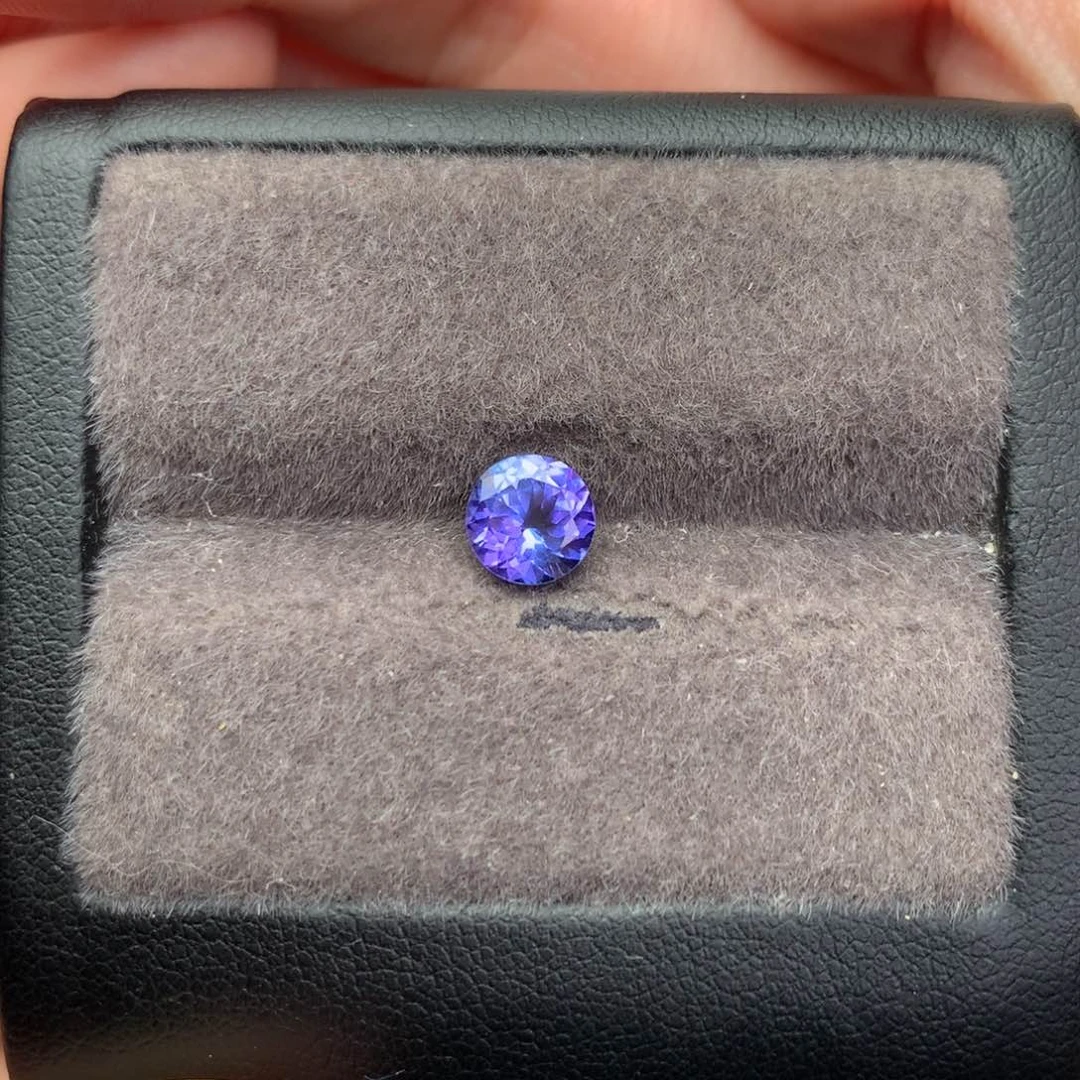 未镶嵌裸石坦桑石1.135ct