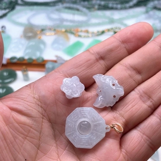 翡翠未镶嵌颈饰翡翠