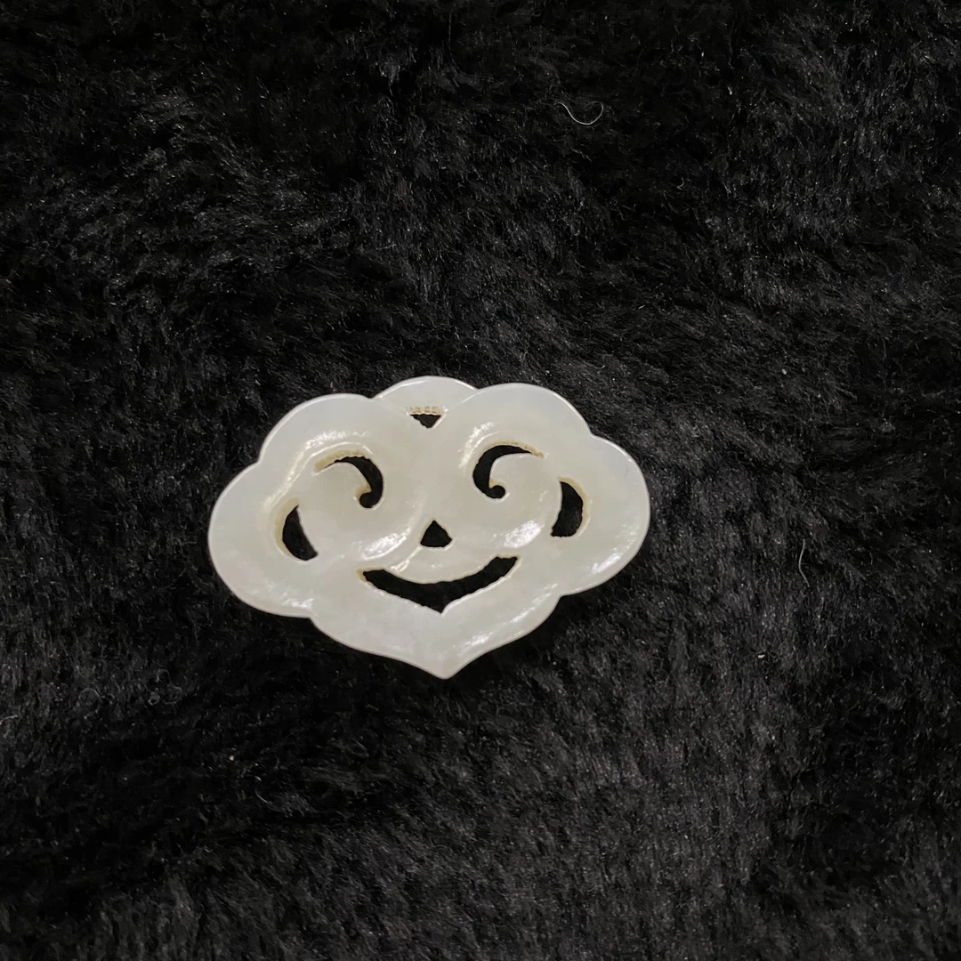 18F63 清 白玉桃型挂件